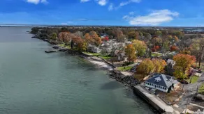 Waterfront Lake House w/stunning views! Sleeps 10! - Image 3