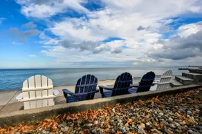 Waterfront Lake House w/stunning views! Sleeps 10! - Image 2