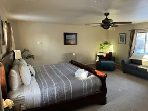 Cheerful 4 bedroom home with HOT TUB close to Airport - Image 3