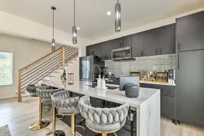 Luxury Smart Home 1 Mi to Mercedes-Benz Stadium! - Image 2
