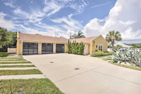 St Augustine 'Island Cottage' - Walk to Beach - Image 2