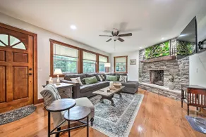 Fun Pet-Friendly Highlands Retreat w/ Fenced Yard! - Image 5