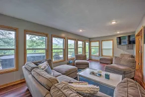 Private Eureka Springs Retreat w/ Hot Tub! - Image 3