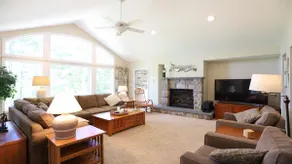 Owl`s Nest 4 bedroom home with Mountain Views! - Image 2