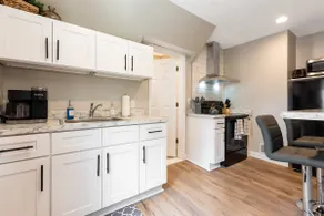 New! Luxury 1BR Flat near Downtown Mount Clemens - Image 4