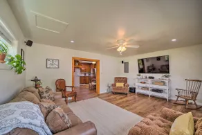 Walk to Lake: Historic Disney Home - Image 3