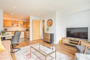 Lovely 1 bed Station flat - Central With Sofa Bed - Image 3