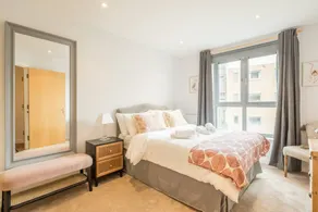 Lovely 1 bed Station flat - Central With Sofa Bed - Image 2