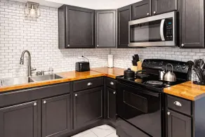 Spacious 3BR Retreat | Sleeps 6 | Near Downtown - Image 3