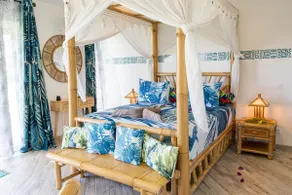 Romantic Bungalow with Sea View - Image 3