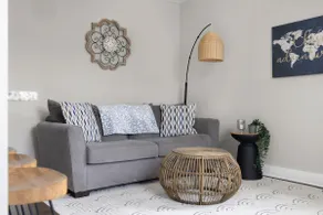Downtown Columbus~Stunning Upscale 1 bd Suite - Image 2