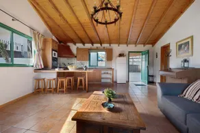 Apartment 'Tily' with Sea View, Terrace & Wi-Fi - Image 4