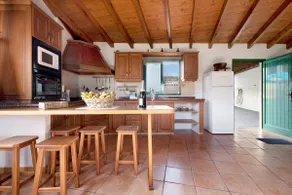 Apartment 'Tily' with Sea View, Terrace & Wi-Fi - Image 5