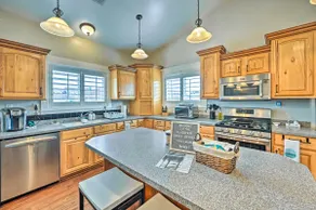 Bellemont Family Home w/ Hot Tub & Playground Set - Image 2