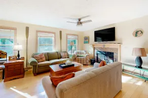 Glen Arbor Gem: Cozy Home with AC & Fireplace - Image 3