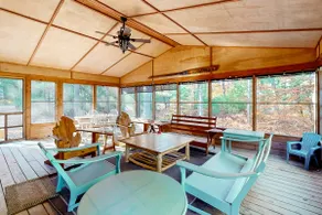 Glen Arbor Gem: Cozy Home with AC & Fireplace - Image 2