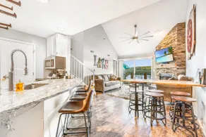 Penthouse Living In The Heart of the State Park - Image 2