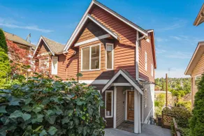 Queen Anne 3BR Townhome | Space Needle 10min - Image 2