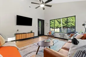 Mid-Century 3 BR In Heart of Downtown Lex - Image 4