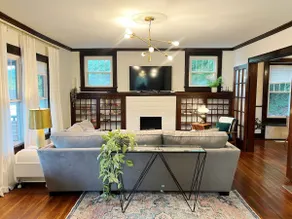 Hip and Trendy Bungalow near downtown - Image 2