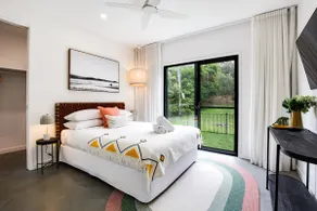 Modern pet friendly beach home - Image 3