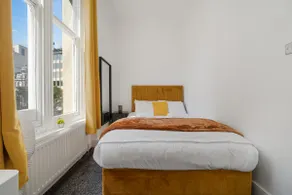 Oxford Street 3 bedroom! Bond Street 7GC - Image 3