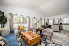 Charming cottage near downtown and beach - Image 5