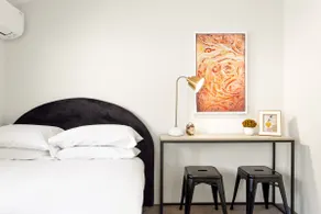 Elegantly Modern 2-Bed In The Heart of Chippendale - Image 3