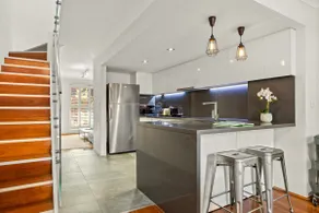 Elegantly Modern 2-Bed In The Heart of Chippendale - Image 4
