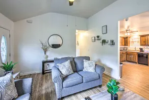 Charming Springfield Escape w/ Furnished Deck - Image 4