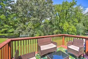 Charming Springfield Escape w/ Furnished Deck - Image 2