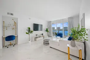 Incredible Bayfront Classy Apt| Walk to beach - Image 2