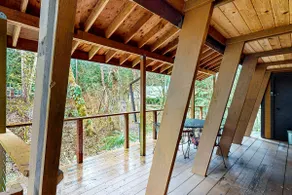 Dog-friendly cabin with deck, hot tub & firepit - - Image 4