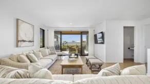 Echoes - Luxury Home Beach Views Walk to Cafes - Image 4