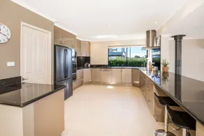 Eclipse Absolute Beachfront with Stunning Views - Image 5