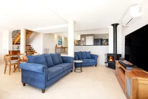 Eclipse Absolute Beachfront with Stunning Views - Image 2