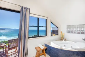 Eclipse Absolute Beachfront with Stunning Views - Image 4