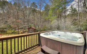 Knotty Creek Retreat - Creek access & hot tub - Image 3