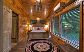 Knotty Creek Retreat - Creek access & hot tub - Image 5