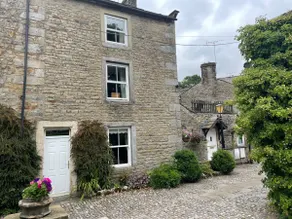 Cottage with terrace & garden - Image 3