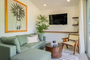 Artistic Beach Studio, Like No Other In Town - Image 5