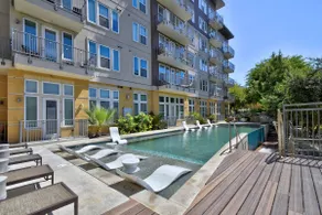 On the River | Free Covered Parking | Walk 2 Pearl - Image 2