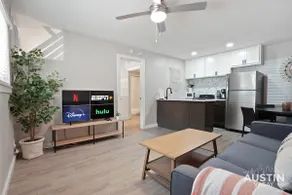 Indulge in Downtown Austin, Apt Near Zilker Park - Image 2