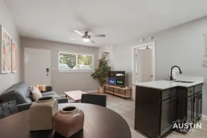 Indulge in Downtown Austin, Apt Near Zilker Park - Image 4