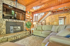 Walk to Tuttle Creek Lake: Secluded Scenic Retreat - Image 4