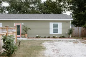 2 bedroom guesthouse with private fenced in yard! - Image 3