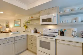 Siesta Key Condo w/ Heated Pool < 1 Mi to Beach - Image 3