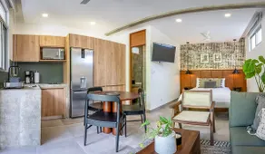 Unique Artistic & Modern Loft, Close to the Beach - Image 4
