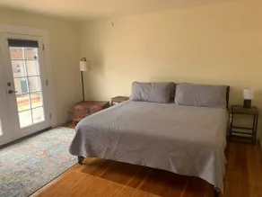 3 bedrooms with pool near UA - Image 2