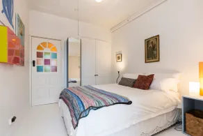 Top Floor 1 Bedroom Apt with Views Close To CBD - Image 2